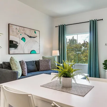 Modern Orlando Condo - 1 Mi To Disney World!